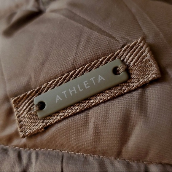 Athleta responsible down vest Medium - Picture 6 of 9